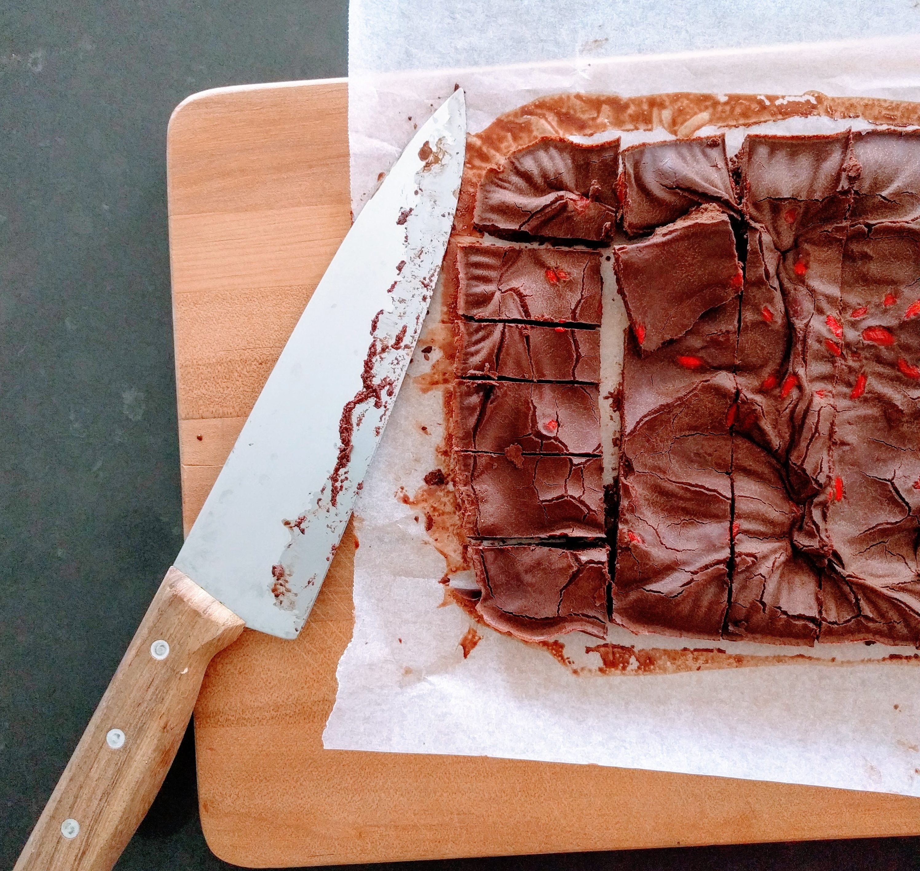 raw-chocolate-sliced